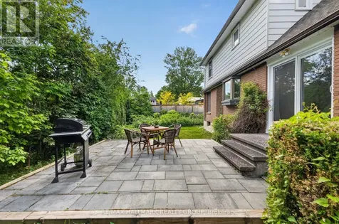 2067 Woodglen Crescent Ottawa ON K1J 6G6