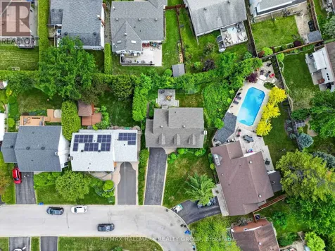 2067 Woodglen Crescent Ottawa ON K1J 6G6