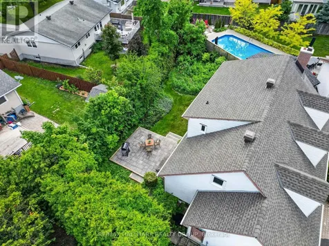 2067 Woodglen Crescent Ottawa ON K1J 6G6