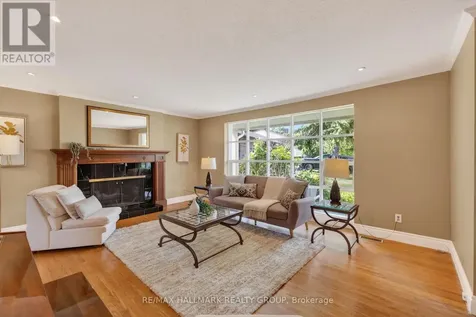 2067 Woodglen Crescent Ottawa ON K1J 6G6