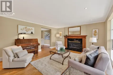 2067 Woodglen Crescent Ottawa ON K1J 6G6