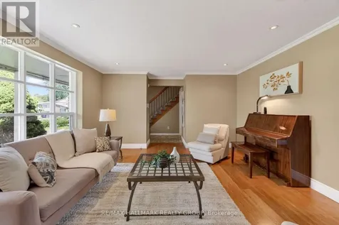 2067 Woodglen Crescent Ottawa ON K1J 6G6