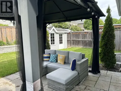 161 Longshire Circle Ottawa ON K2J 4L2