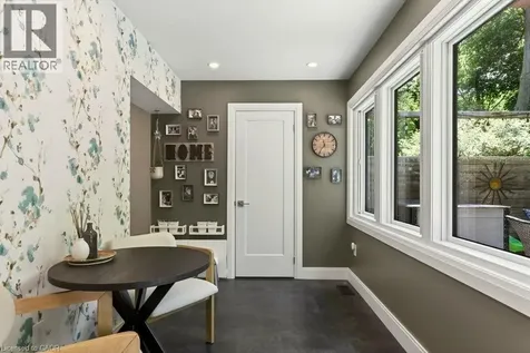 99 Hillcrest Avenue Hamilton ON L8P 2X1