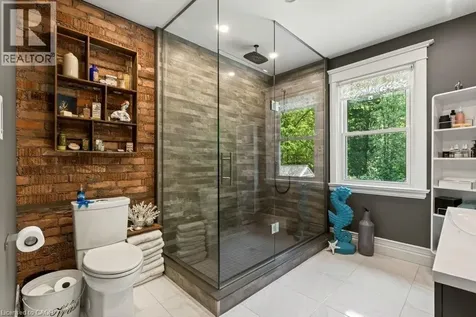 99 Hillcrest Avenue Hamilton ON L8P 2X1