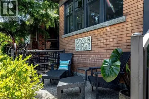 99 Hillcrest Avenue Hamilton ON L8P 2X1
