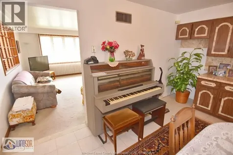 1435 St. Clair Avenue Windsor ON N9B 3K7