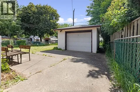 3833 Vaughan Windsor ON N9C 1Z6