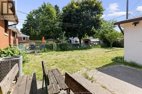 3833 Vaughan Windsor ON N9C 1Z6