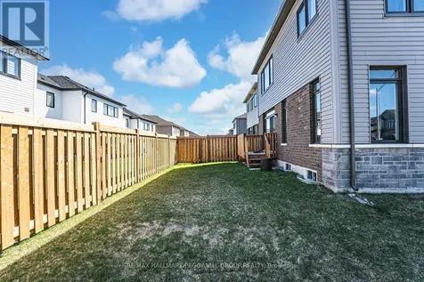 52 Durham Avenue Barrie ON L9J 0W7