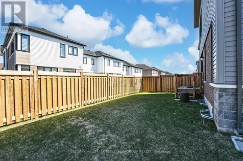 52 Durham Avenue Barrie ON L9J 0W7