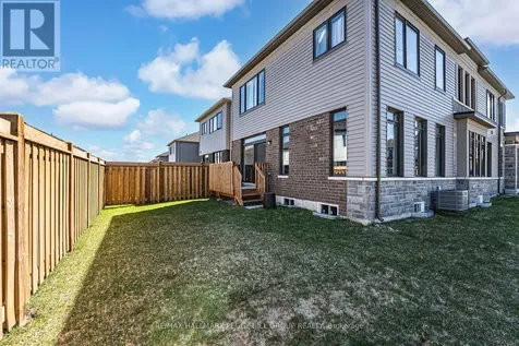52 Durham Avenue Barrie ON L9J 0W7