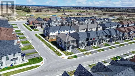52 Durham Avenue Barrie ON L9J 0W7