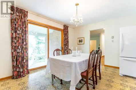 29 Lorrie Crescent Tiny ON L0L 2T0