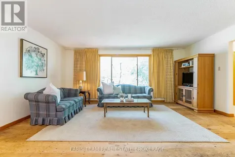 29 Lorrie Crescent Tiny ON L0L 2T0