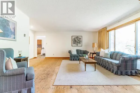 29 Lorrie Crescent Tiny ON L0L 2T0