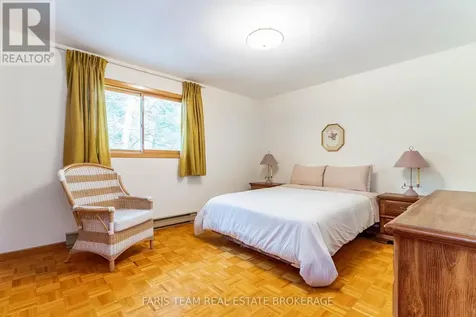 29 Lorrie Crescent Tiny ON L0L 2T0