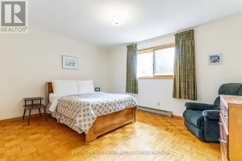 29 Lorrie Crescent Tiny ON L0L 2T0