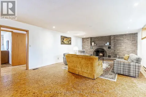 29 Lorrie Crescent Tiny ON L0L 2T0