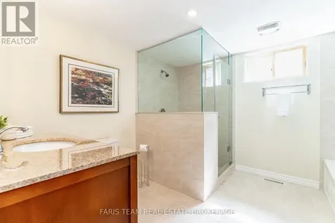 29 Lorrie Crescent Tiny ON L0L 2T0