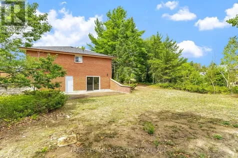 29 Lorrie Crescent Tiny ON L0L 2T0