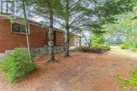 29 Lorrie Crescent Tiny ON L0L 2T0