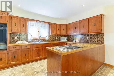 29 Lorrie Crescent Tiny ON L0L 2T0