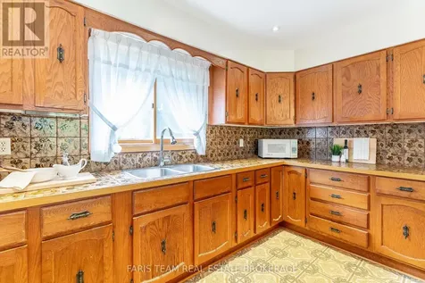 29 Lorrie Crescent Tiny ON L0L 2T0