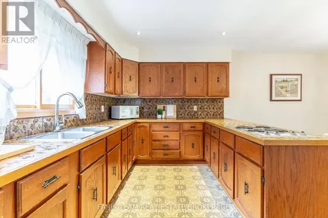 29 Lorrie Crescent Tiny ON L0L 2T0