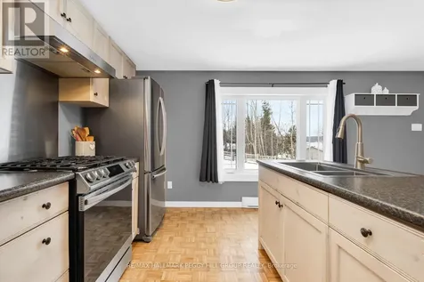 5724 Penetanguishene Road Springwater ON L0L 1P0