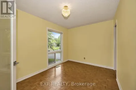 14 Carr Crescent Ottawa ON K2K 1K4