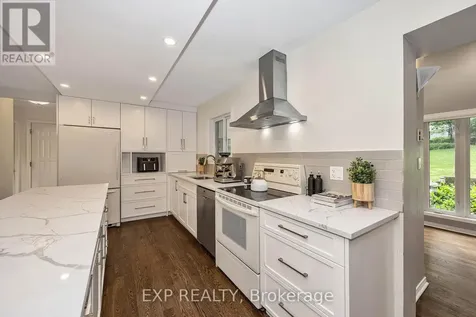 14 Carr Crescent Ottawa ON K2K 1K4