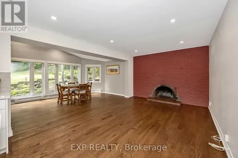 14 Carr Crescent Ottawa ON K2K 1K4