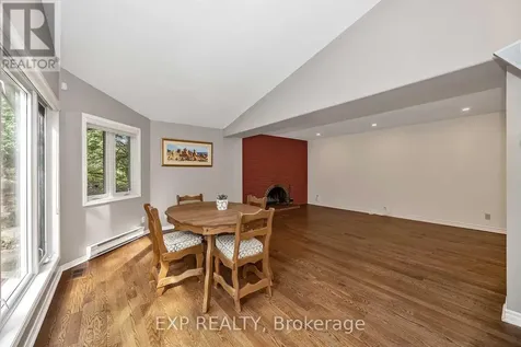 14 Carr Crescent Ottawa ON K2K 1K4