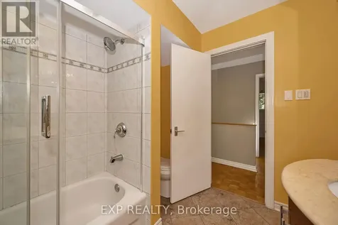 14 Carr Crescent Ottawa ON K2K 1K4