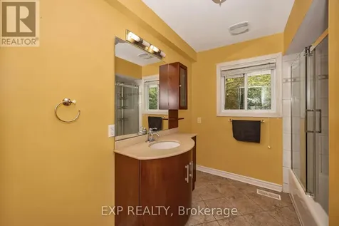 14 Carr Crescent Ottawa ON K2K 1K4