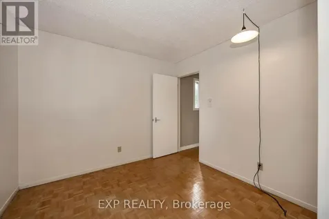 14 Carr Crescent Ottawa ON K2K 1K4