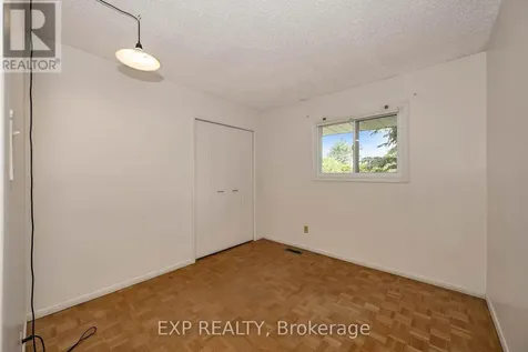 14 Carr Crescent Ottawa ON K2K 1K4