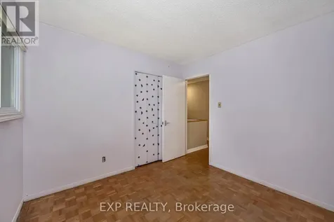 14 Carr Crescent Ottawa ON K2K 1K4