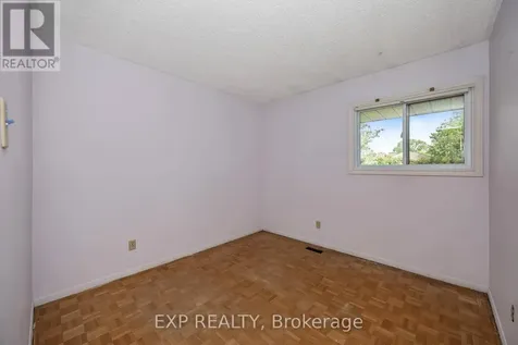 14 Carr Crescent Ottawa ON K2K 1K4