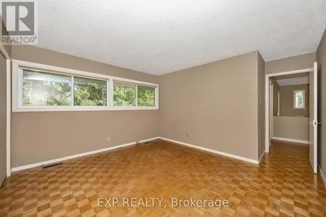 14 Carr Crescent Ottawa ON K2K 1K4
