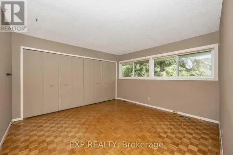 14 Carr Crescent Ottawa ON K2K 1K4
