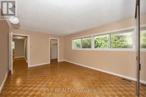 14 Carr Crescent Ottawa ON K2K 1K4