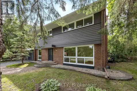 14 Carr Crescent Ottawa ON K2K 1K4