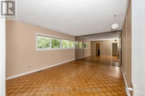 14 Carr Crescent Ottawa ON K2K 1K4