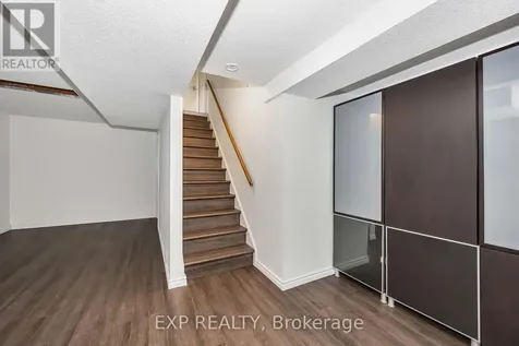 14 Carr Crescent Ottawa ON K2K 1K4