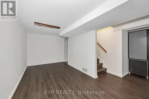 14 Carr Crescent Ottawa ON K2K 1K4