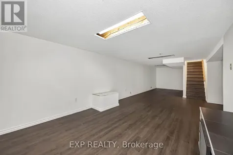 14 Carr Crescent Ottawa ON K2K 1K4