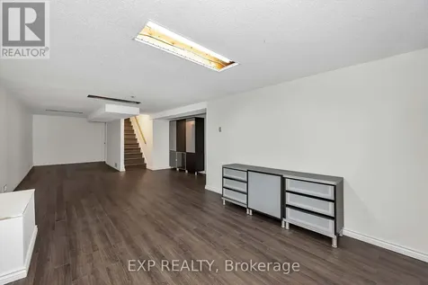 14 Carr Crescent Ottawa ON K2K 1K4