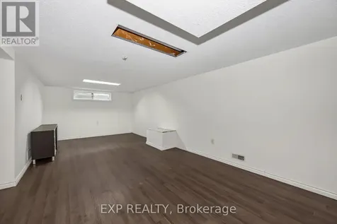 14 Carr Crescent Ottawa ON K2K 1K4